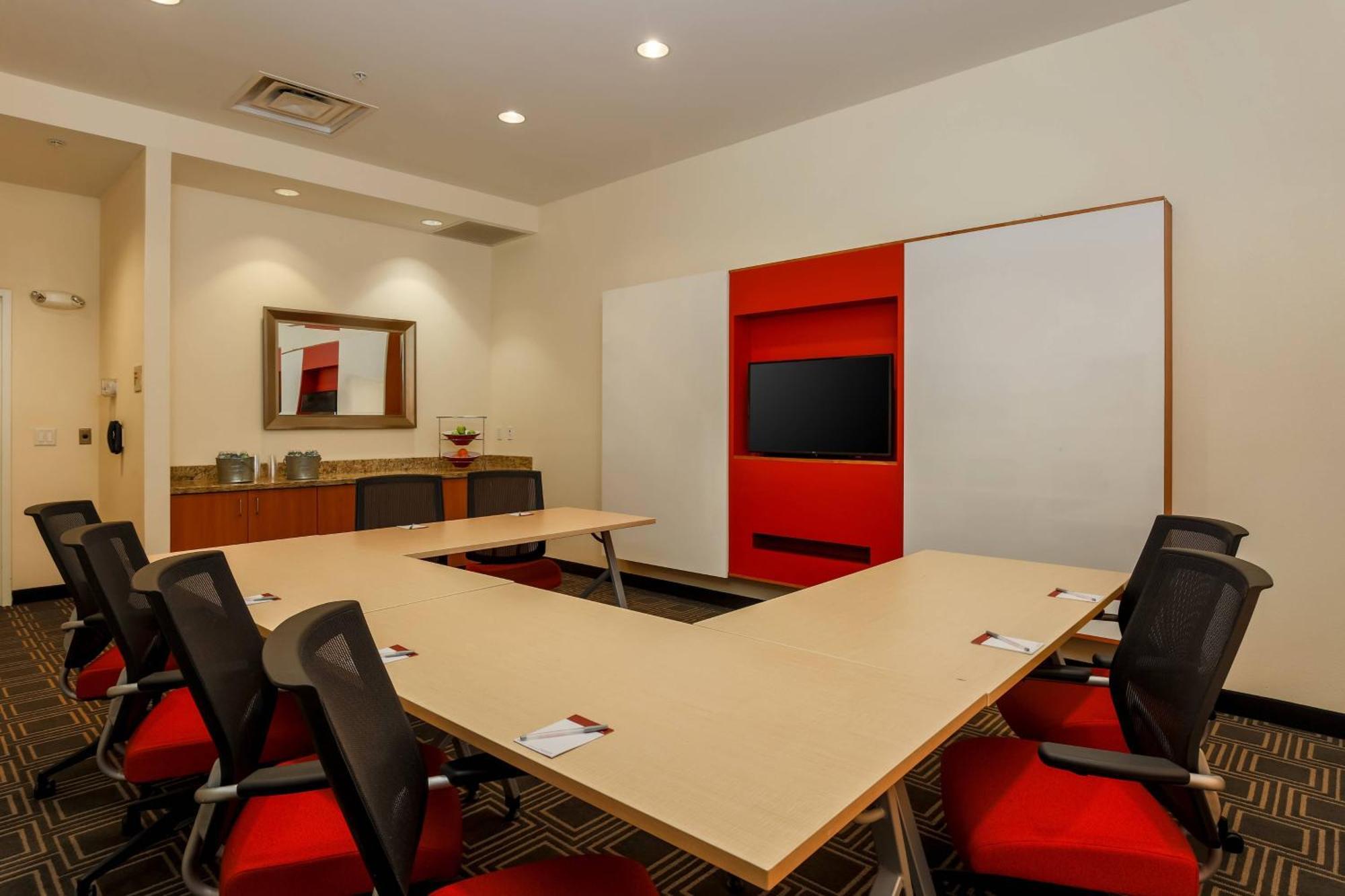 Towneplace Suites By Marriott Cheyenne Southwest/Downtown Area Екстериор снимка